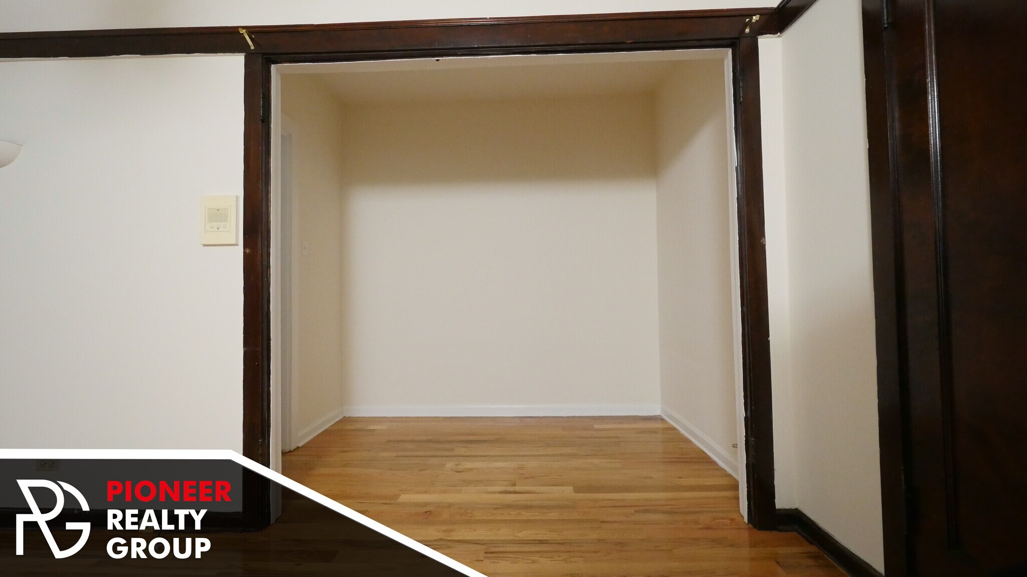 Building Photo - 820 W Waveland Ave