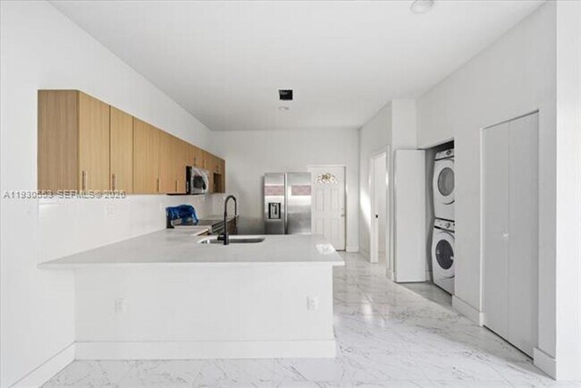 Building Photo - 1126 NW 28th St