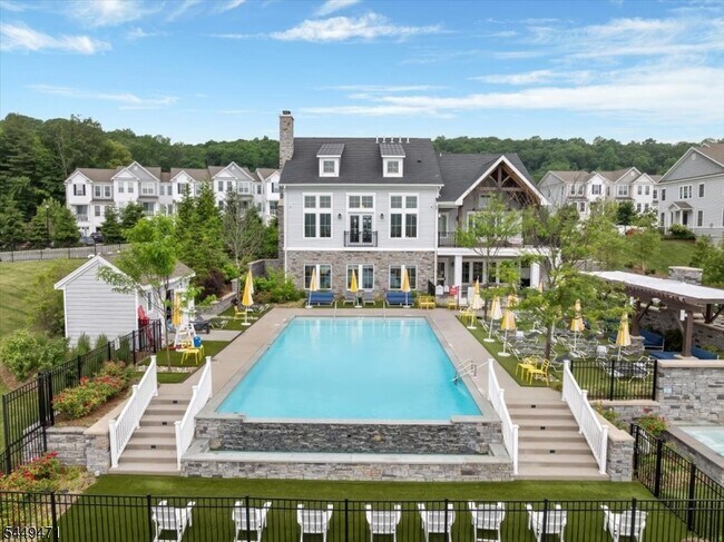 Building Photo - 121 Sequoia Dr