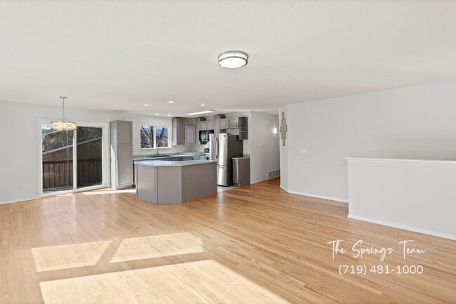 Building Photo - CHARMING 5BD/3BA NEAR FT CARSON - Deposit Waiver Available