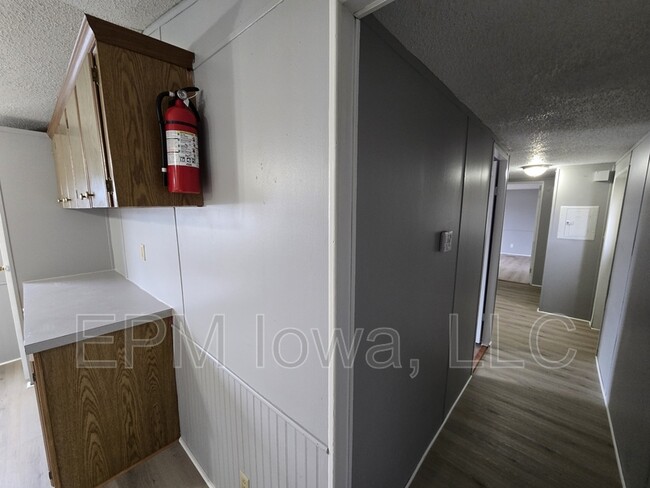 Building Photo - 700 W Ridgeway Ave