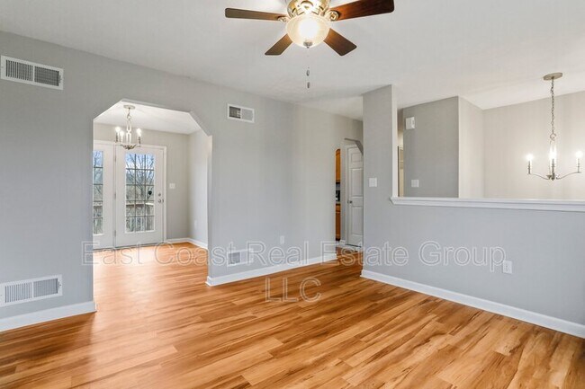 Building Photo - 339 Clifford Dr