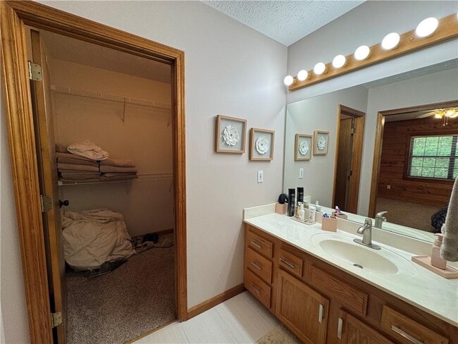Building Photo - 8911 Daer Water Dr