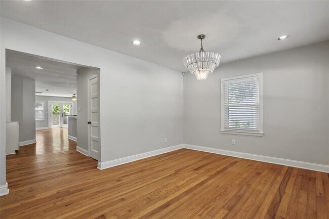 Building Photo - 409 Genard St