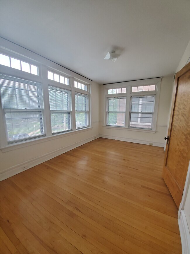 Building Photo - 5861 Nina Pl