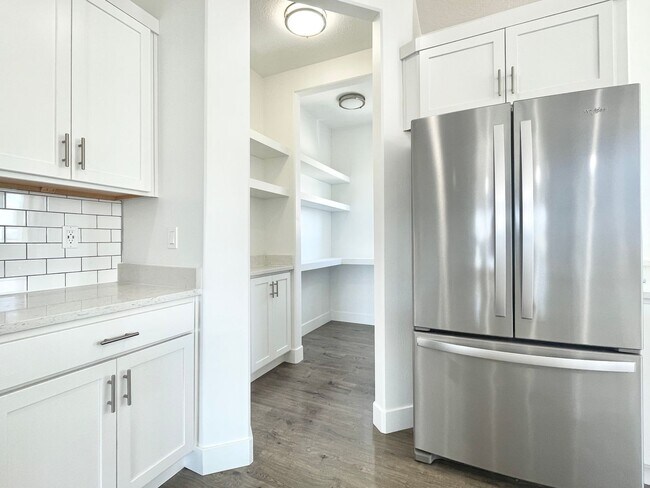 Building Photo - Gorgeous Townhome in South Jordan!