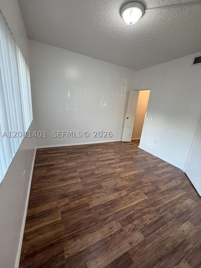 Building Photo - 2550 SW 18th Terrace