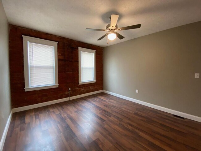 Building Photo - 2082 West 95th Street #03