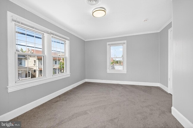 Building Photo - 216 W Division St