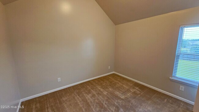 Building Photo - 302 SW Plantation Dr