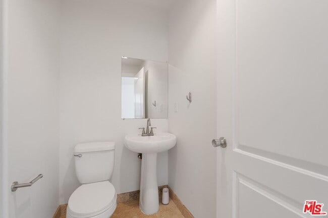 Building Photo - 4128 W 122nd St