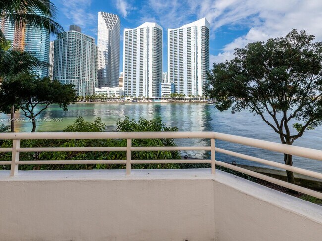 Building Photo - 888 Brickell Key Dr