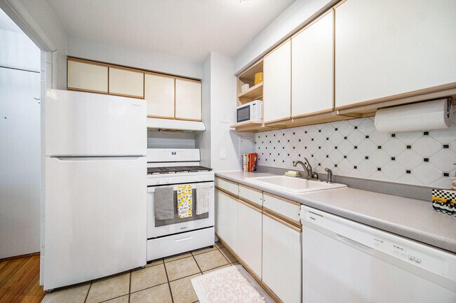 Building Photo - 1209 Island Dr