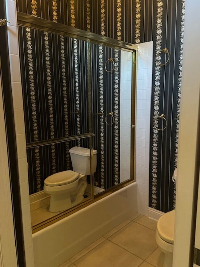 Building Photo - Fabulous Home in Gulf Breeze