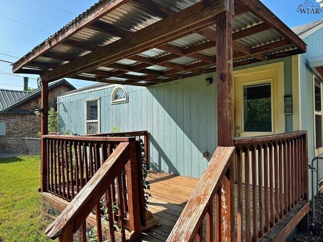 Building Photo - 2918 Featherston Ave