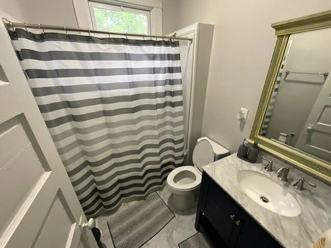 Building Photo - Charming Bungalow