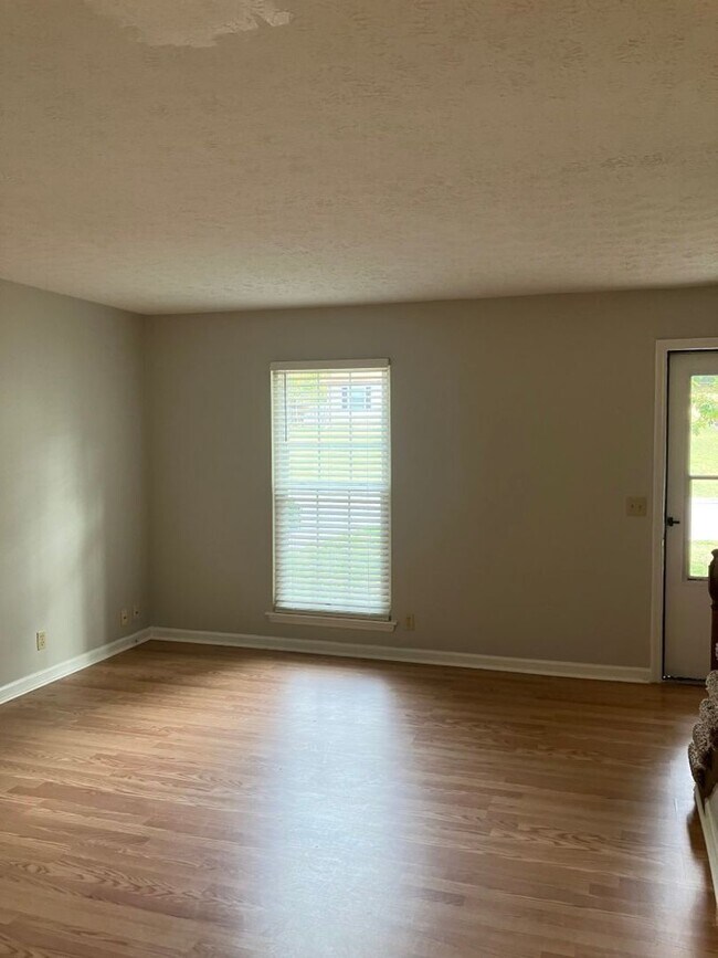 Building Photo - Charming Old Hickory Home