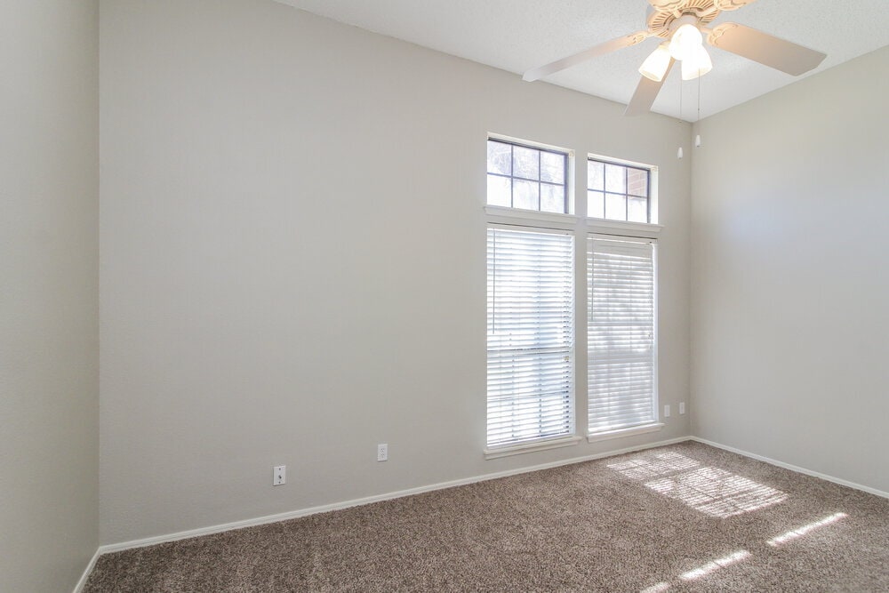 Building Photo - 423 Barton Dr