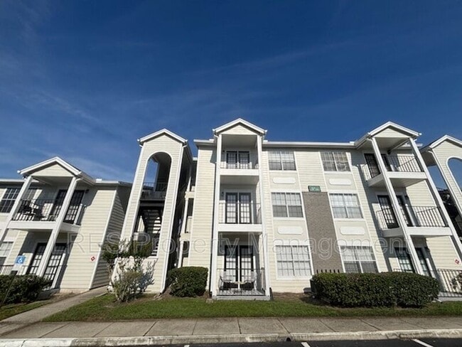 Primary Photo - 2550 N Alafaya Trail