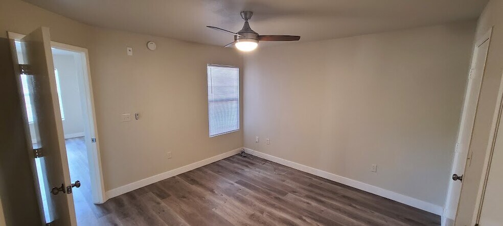 Building Photo - 555 E Silverado Ranch Blvd