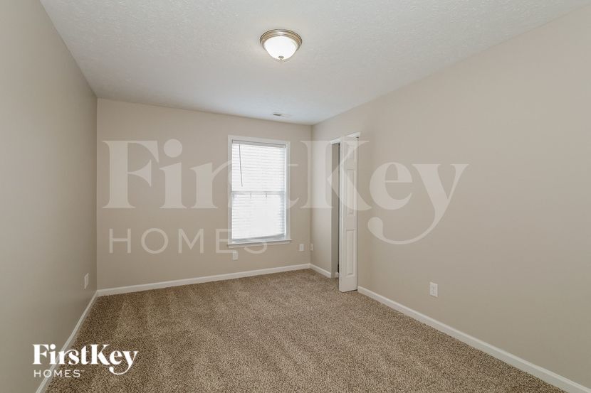 Building Photo - 919 Littleton Dr