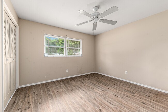 Building Photo - 925 SE Osceola St