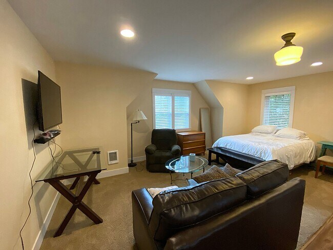 Building Photo - Furnished ADU in Multnomah Village on Quie...