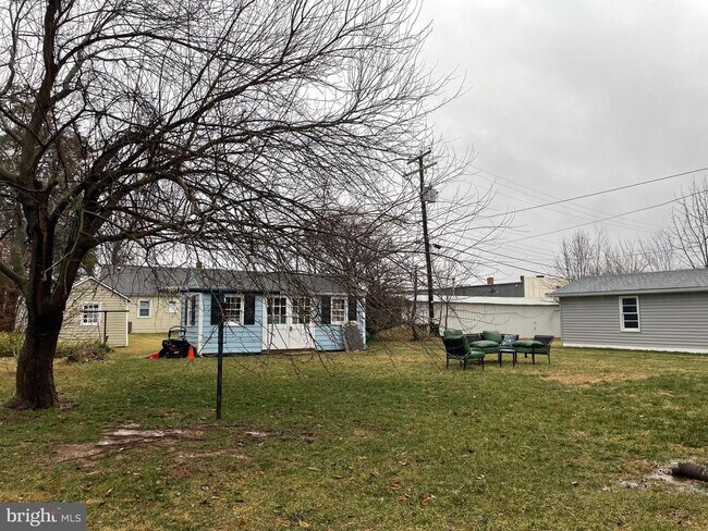 Building Photo - 420 Woodford St