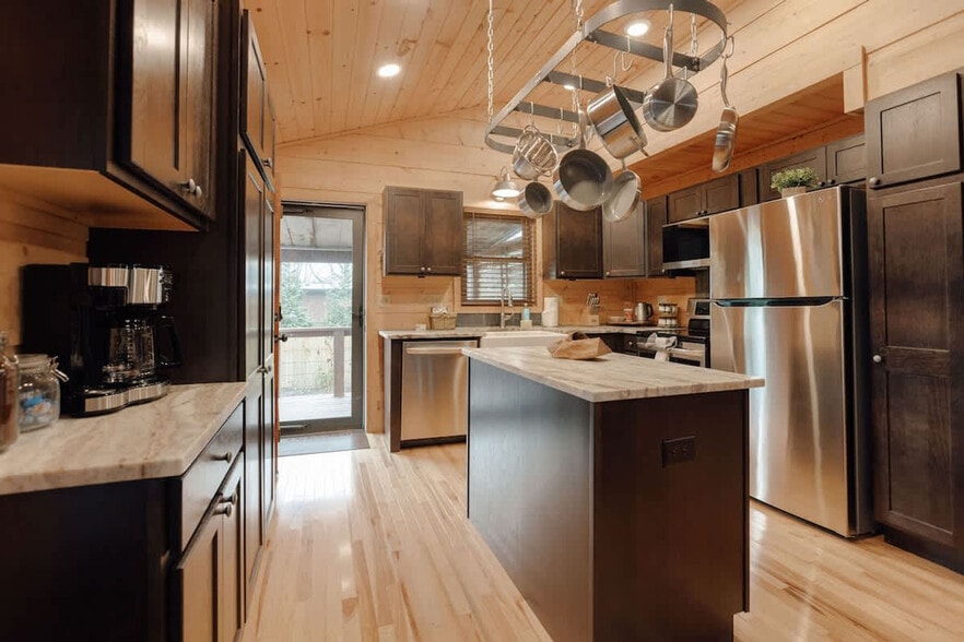 Building Photo - 521 Baywood Dr