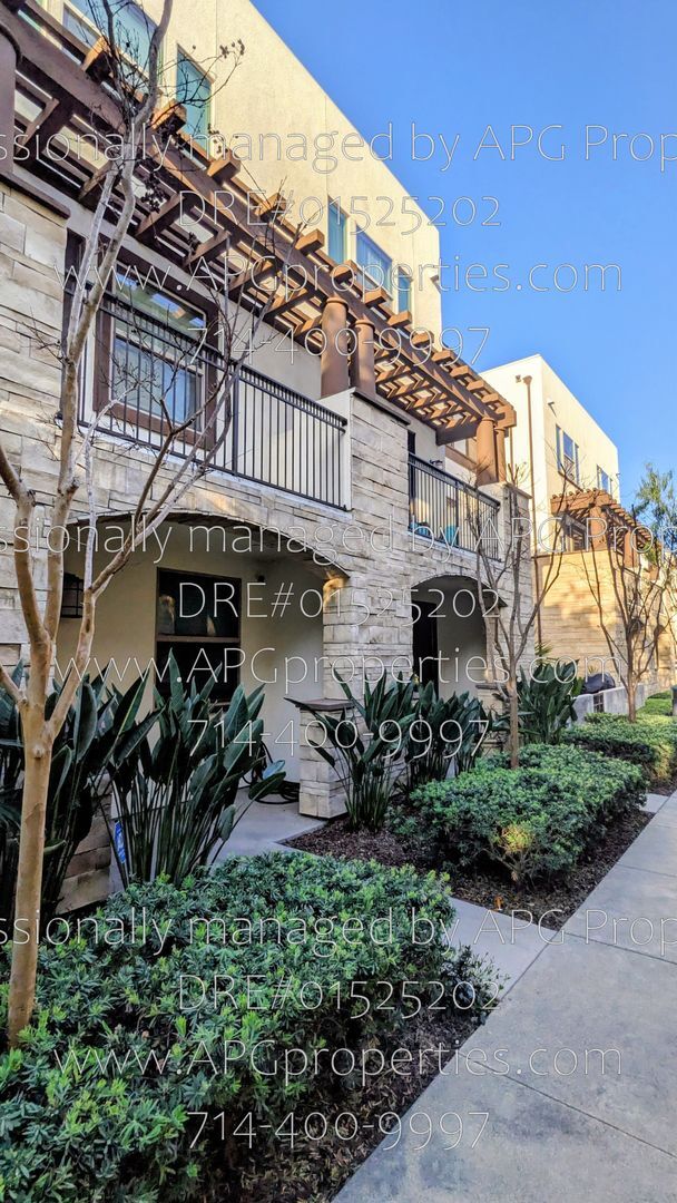 Building Photo - 9315 Alondra Blvd