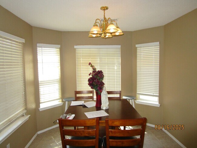 Building Photo - NW 3BR 2 1/2B 1605SF