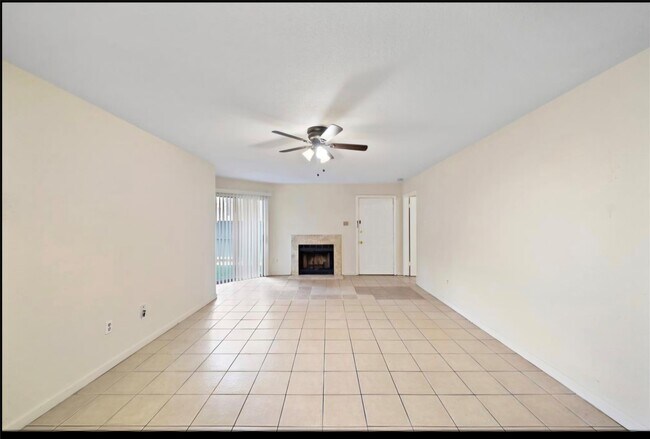 Building Photo - 9797 Leawood Blvd