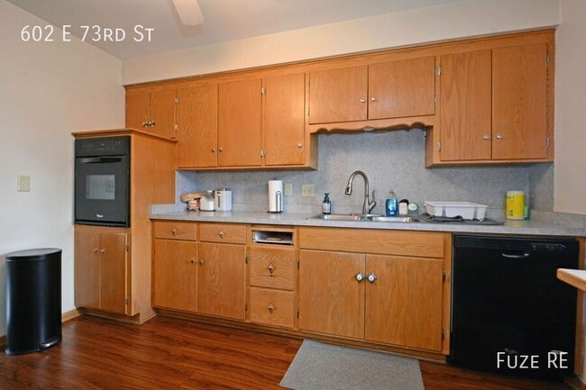 Building Photo - 602 E 73rd St
