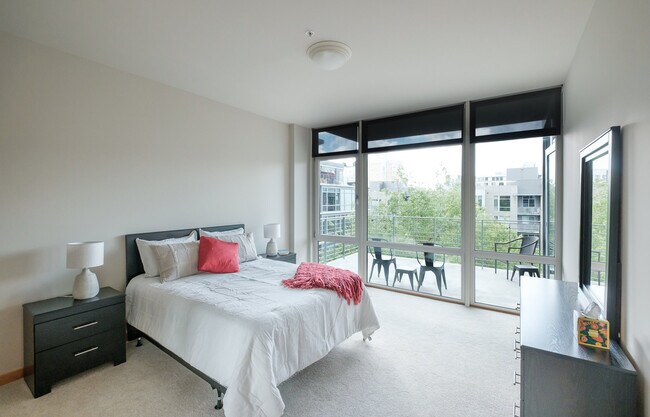 Building Photo - 1255 NW 9th Ave