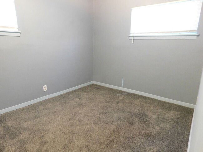 Building Photo - Cozy Apartment Close to CMU