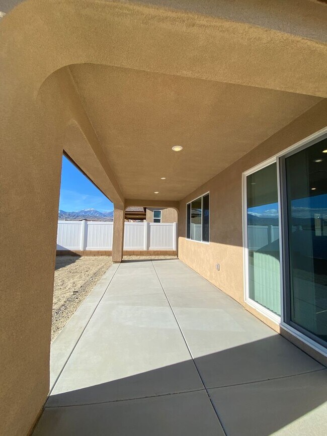 Building Photo - Beautiful Home with Solar