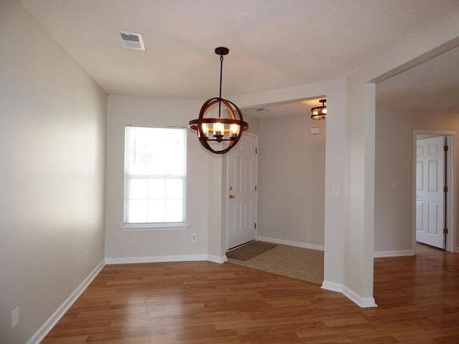 Building Photo - 210 Tibton Cir