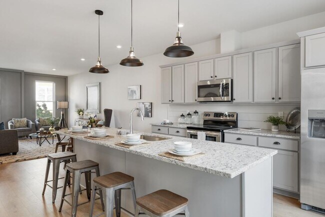 Building Photo - Gorgeous 3 bedroom end unit townhome with garage