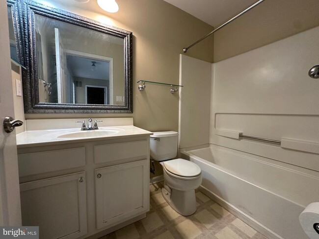 Building Photo - 6104 Coventry Way