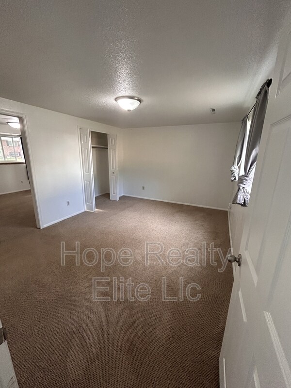Building Photo - 1106 Querida Dr
