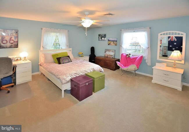 Building Photo - 610 John Marshall Dr NE