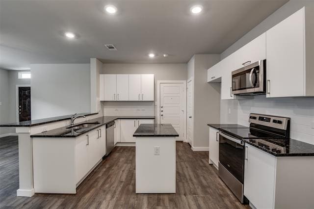 Building Photo - 705 Blackland dr