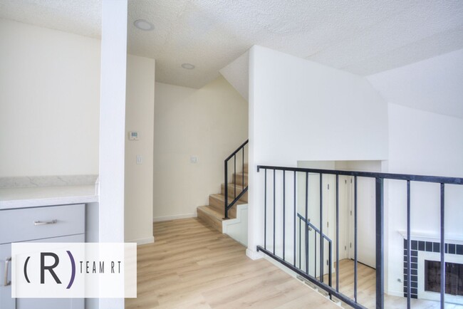 Building Photo - A Newly Renovated Contemporary Condo in Gl...