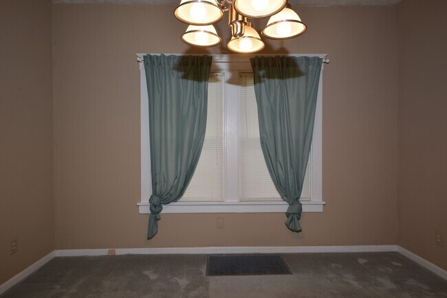 Building Photo - 2837 Hyde Park Plz