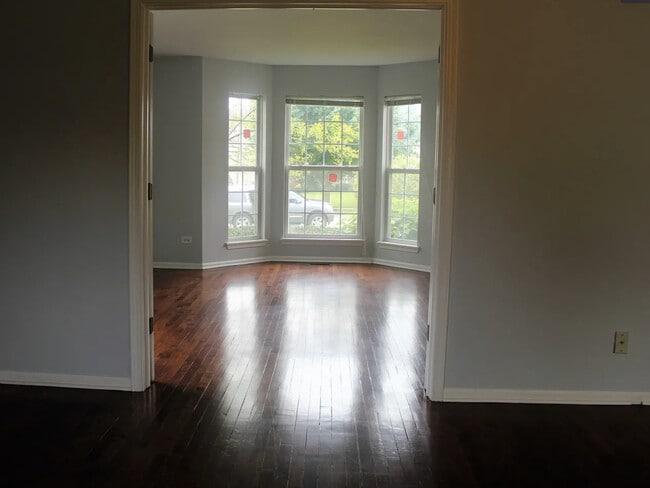 Building Photo - 2412 Woodlake Ct