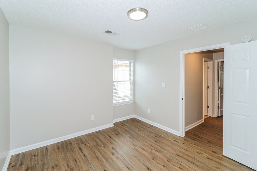 Building Photo - 9728 Tucker Creek Cove