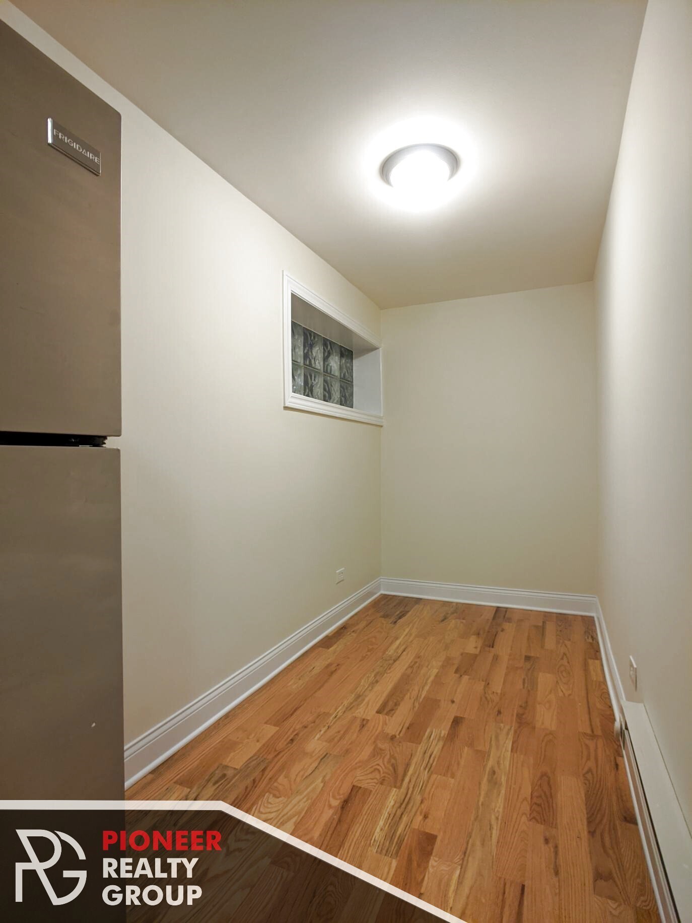 Building Photo - 557 W Arlington Pl