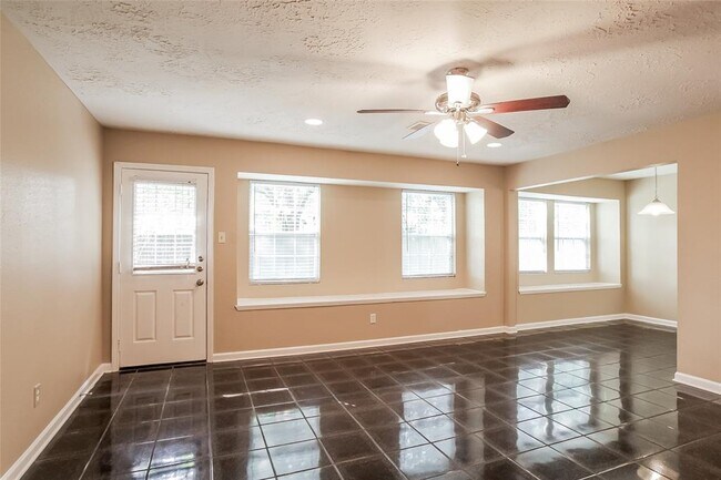 Building Photo - 4514 Rosegate Dr