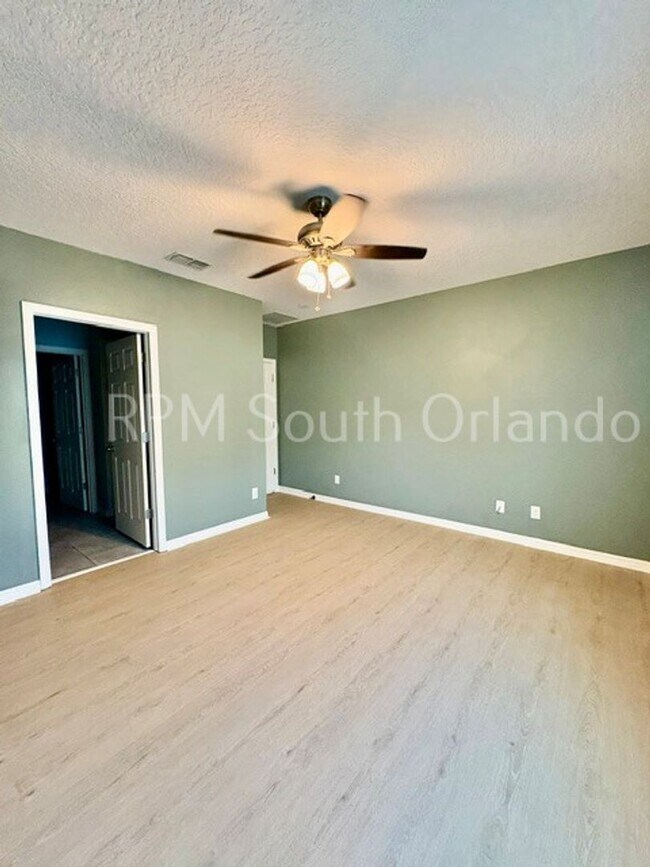 Building Photo - 4-bedroom, 2-bathroom home St, Cloud FL