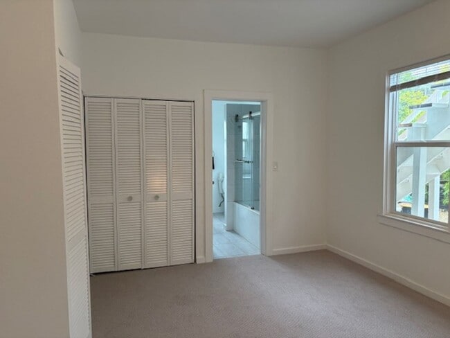 Building Photo - Beautiful Remodeled Berkeley 3 Bedroom Dup...